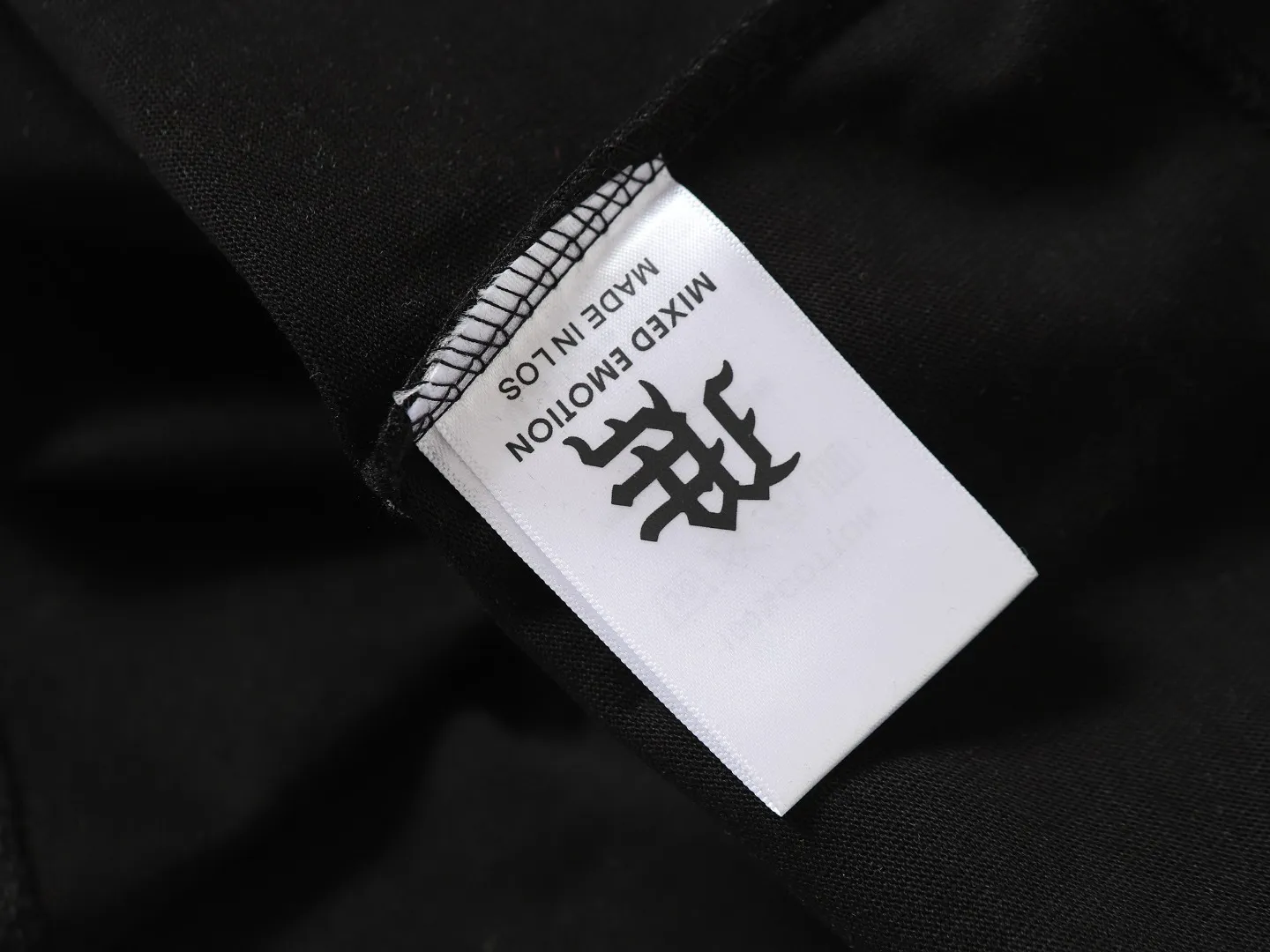 E 8117# Black ｜ MIXED EMOTION In Stock T （fabric):32 Sizes（size）：S-M L X L ： （ A ） （colour）： Black